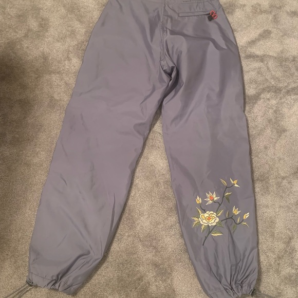 Size M GAP -Women's Parachute Cargo Pants, Casual Streetwear nylon embroidered - Picture 1 of 6